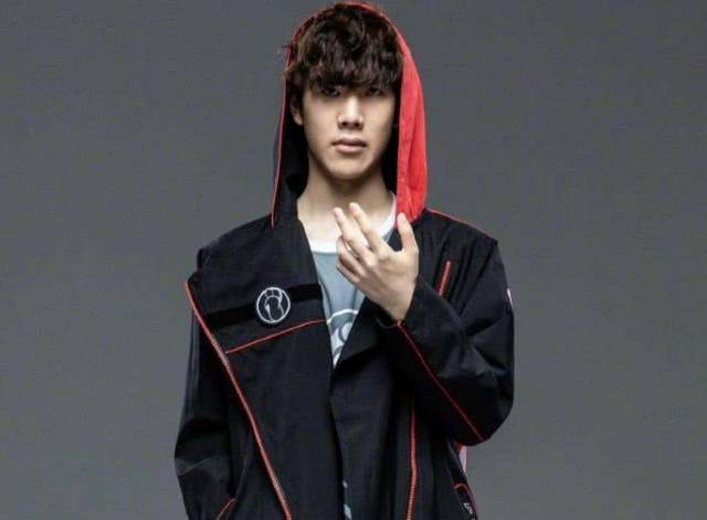 EWC官方：T1以2-1的比分战胜BLG，赢下了揭幕战