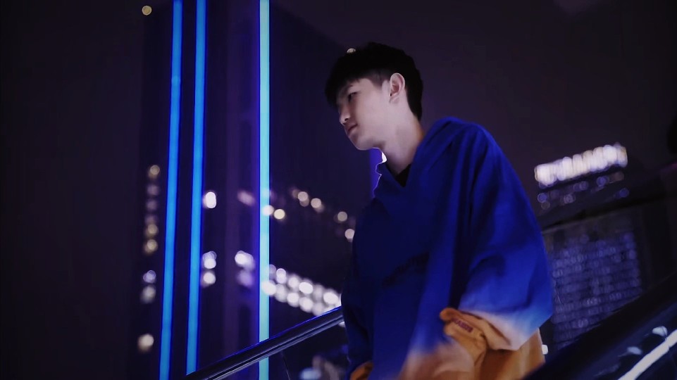 LNG Esports vs WBG数据对比：上单位置半斤八两！Weiwei真不如Tarzan